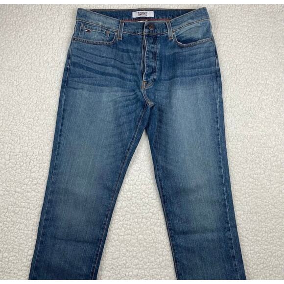 Tommy Hilfiger Women’s Adaptive Relaxed Magnetic Jeans Blue Denim, Size 33Wx32L - Picture 2 of 9